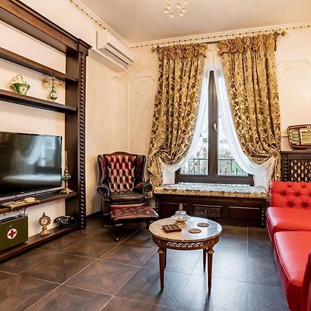 Private Museum Apartment With Antique Decor Bucareste Exterior foto