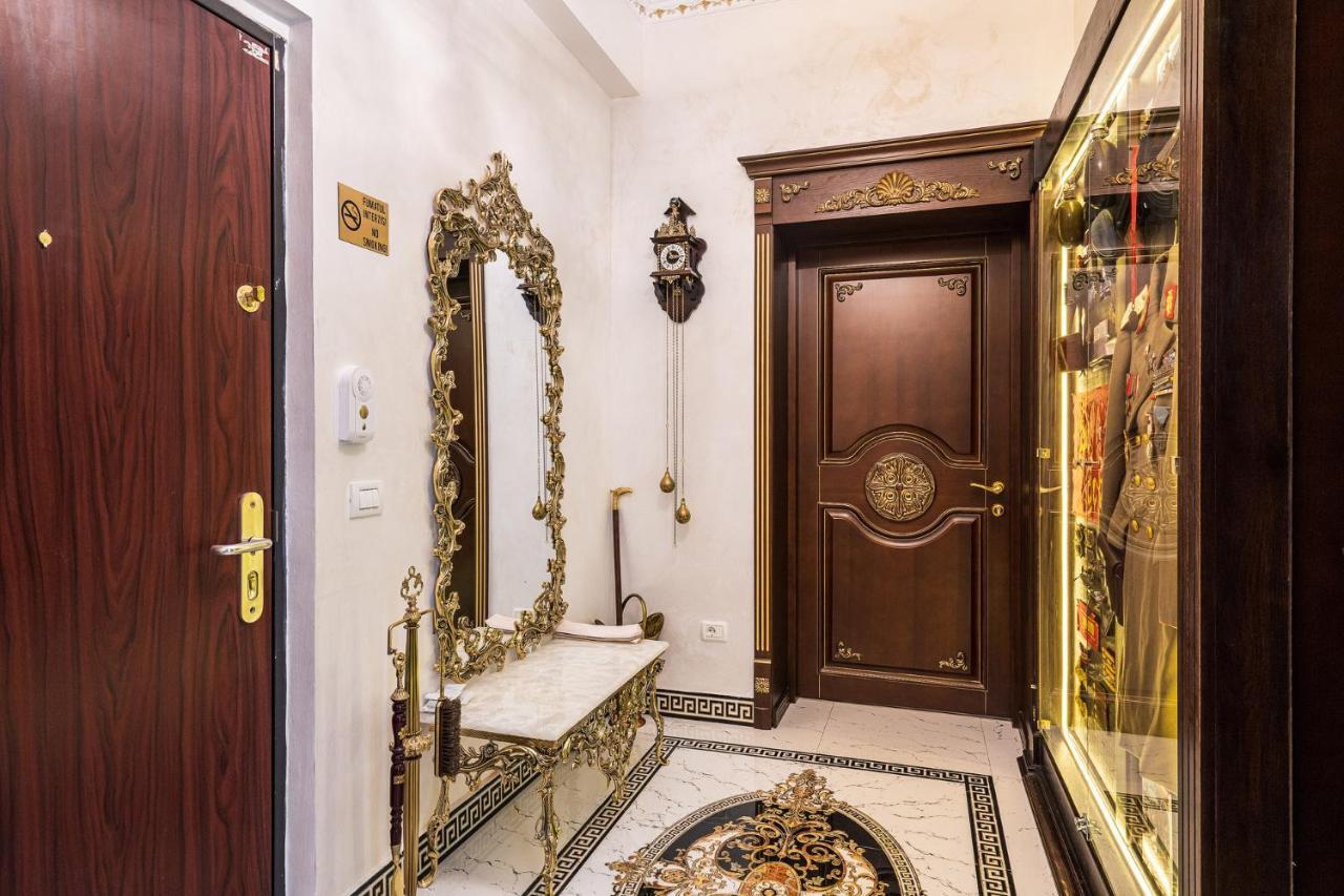 Private Museum Apartment With Antique Decor Bucareste Exterior foto