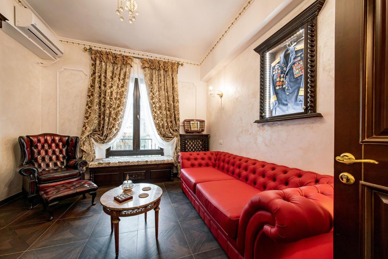 Private Museum Apartment With Antique Decor Bucareste Exterior foto