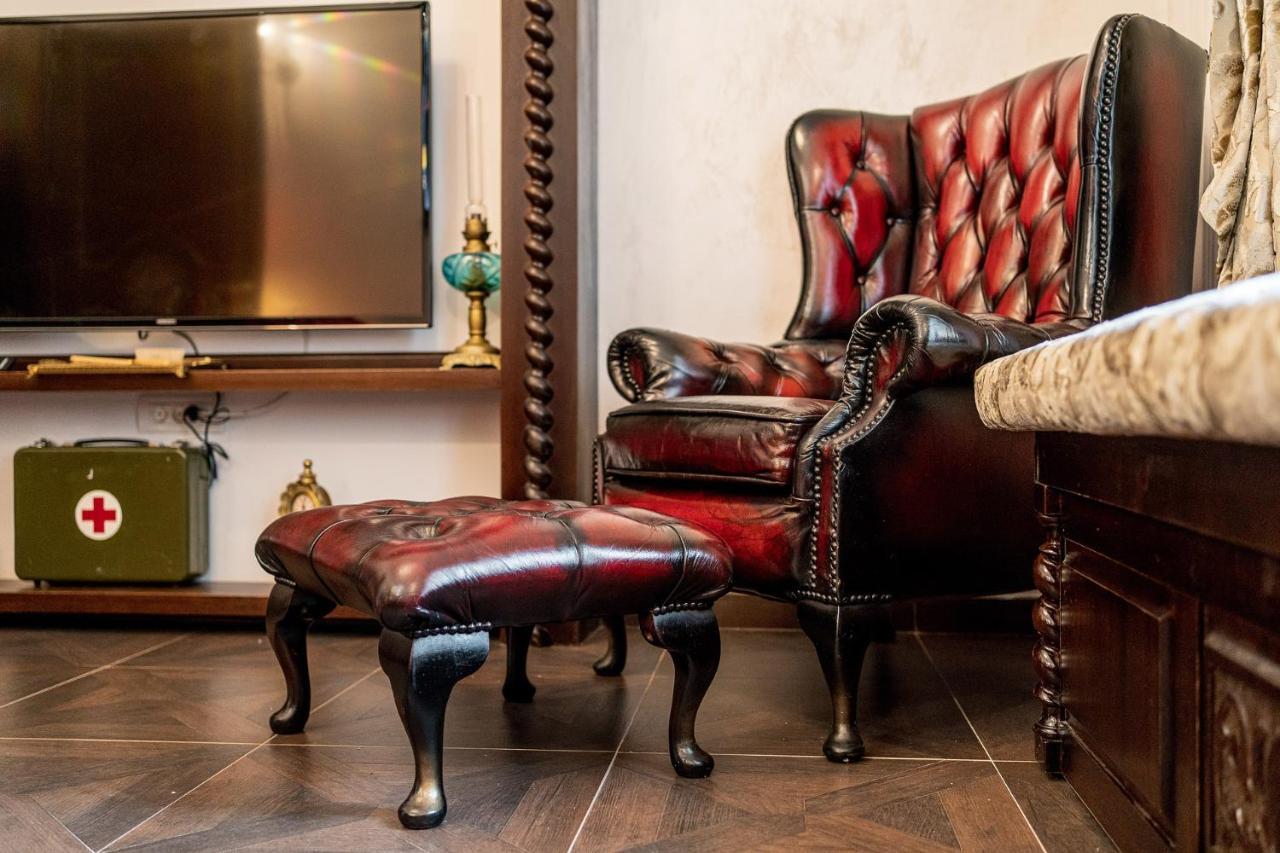 Private Museum Apartment With Antique Decor Bucareste Exterior foto