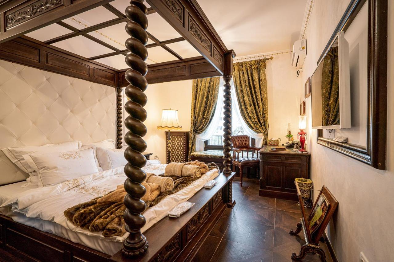 Private Museum Apartment With Antique Decor Bucareste Exterior foto