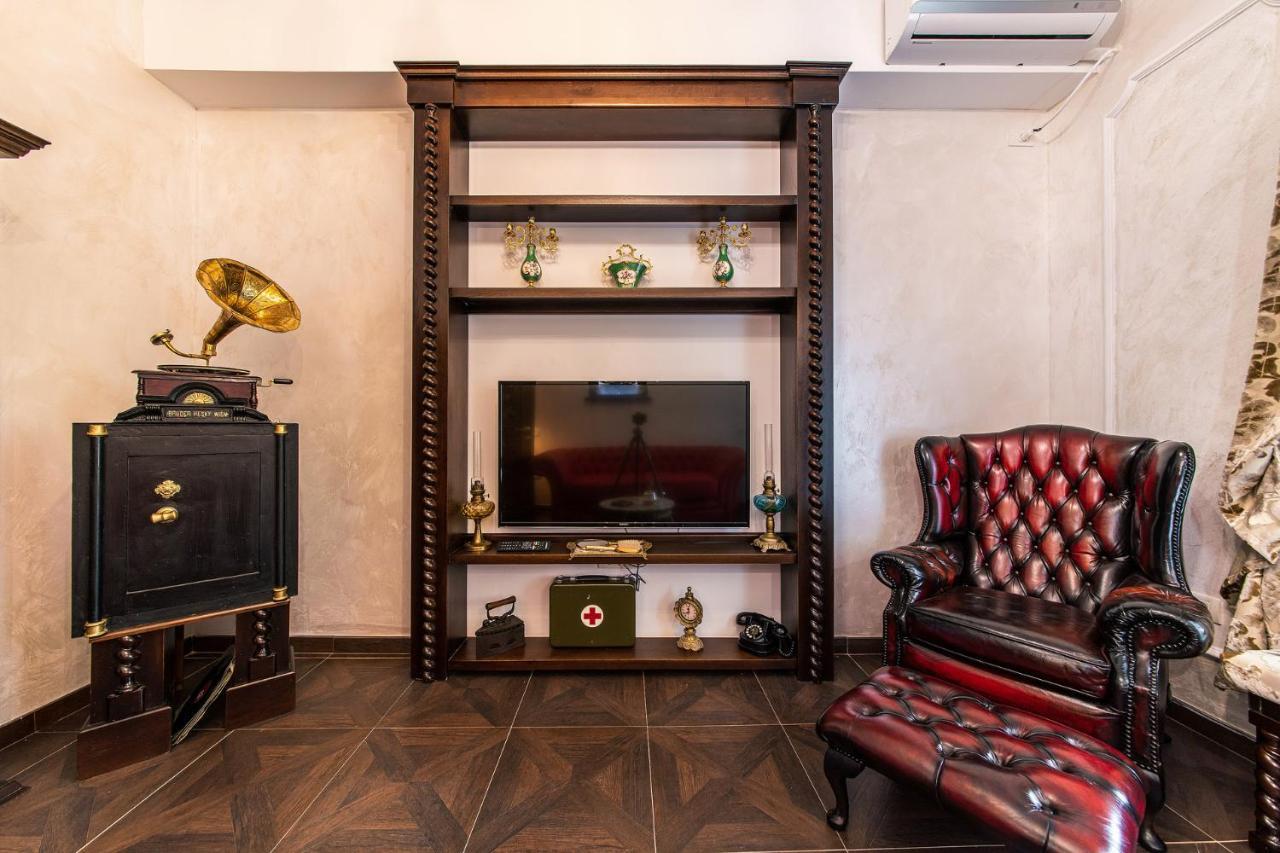 Private Museum Apartment With Antique Decor Bucareste Exterior foto