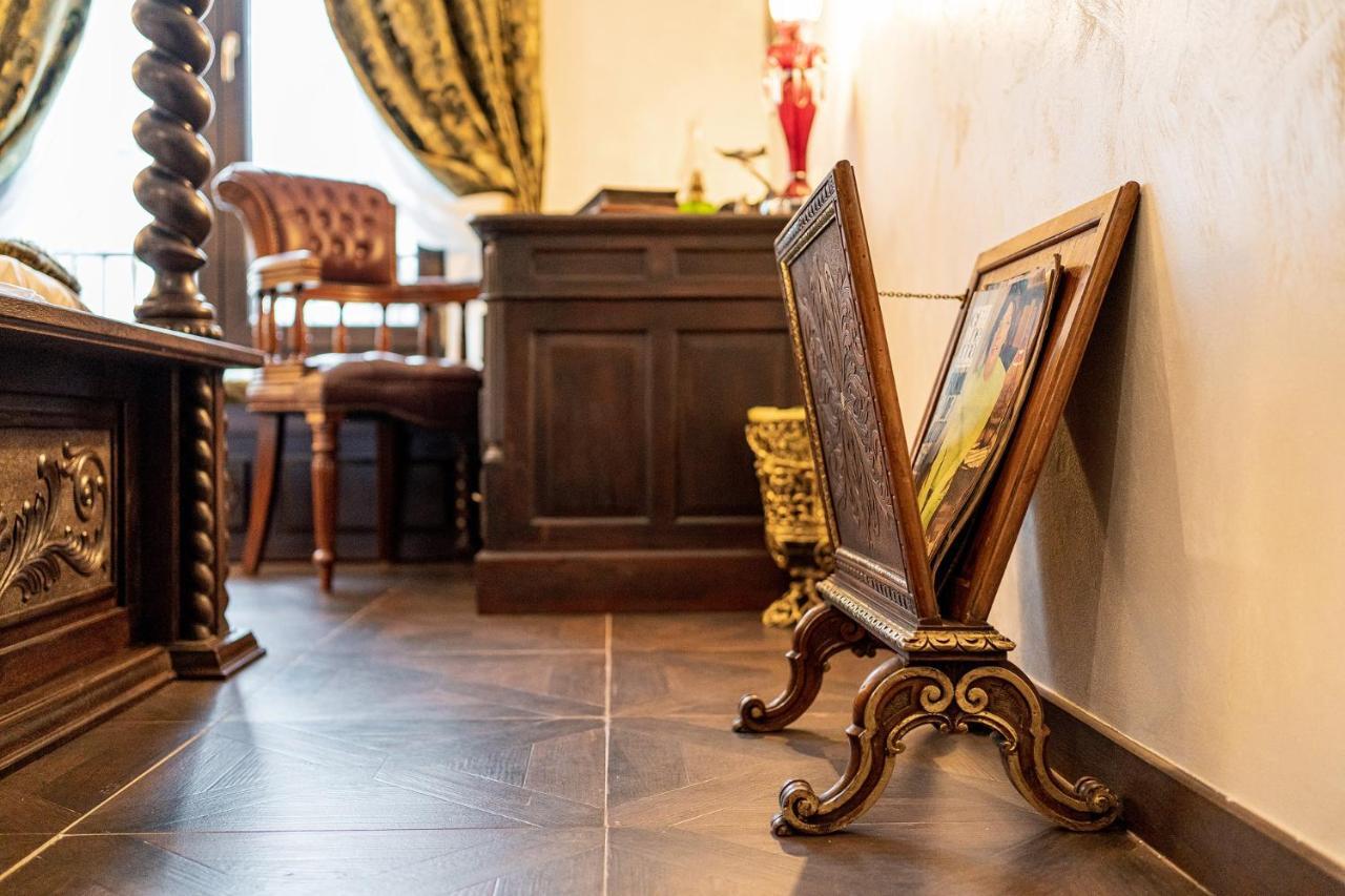 Private Museum Apartment With Antique Decor Bucareste Exterior foto