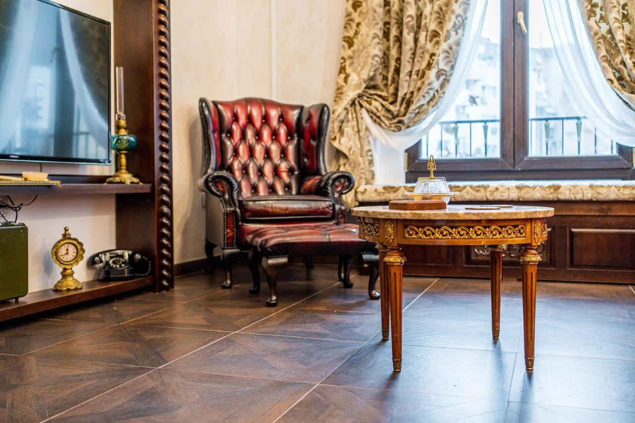 Private Museum Apartment With Antique Decor Bucareste Exterior foto
